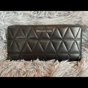 MICHAEL KORS QUILTED CONTINENTAL WALLET